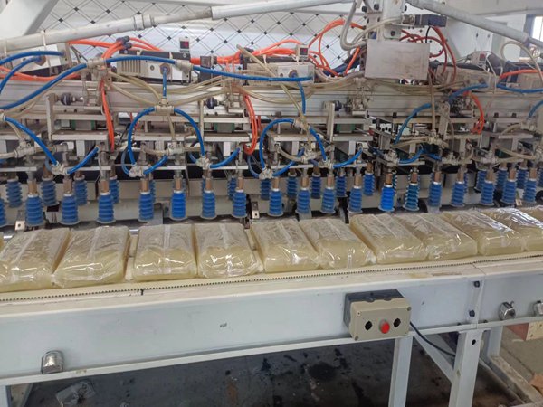 青岛赛邦的码垛机器人生产线 码垛机器人生产线设计方案