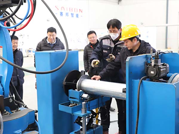 法兰管道焊接工作站的工作过程 法兰管道焊接工作站的工作过程